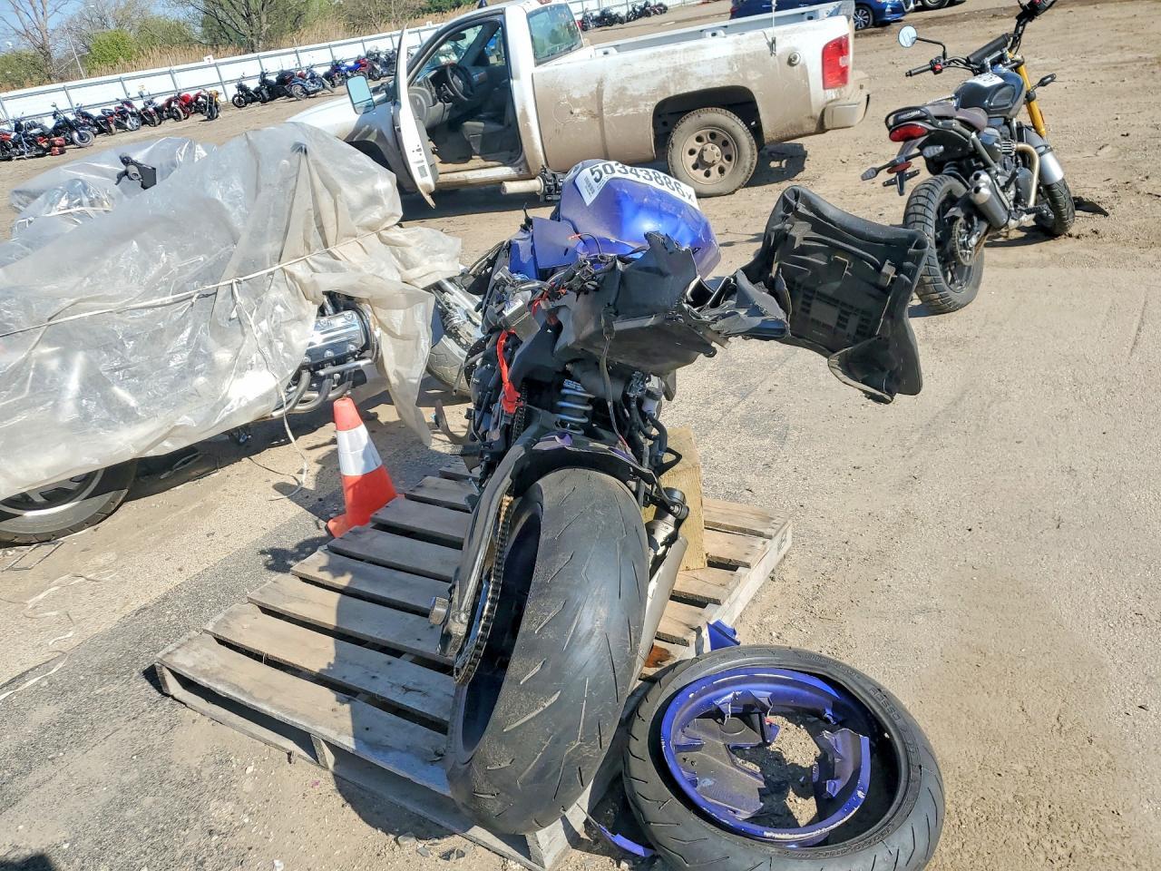 2024 Yama YZFR1