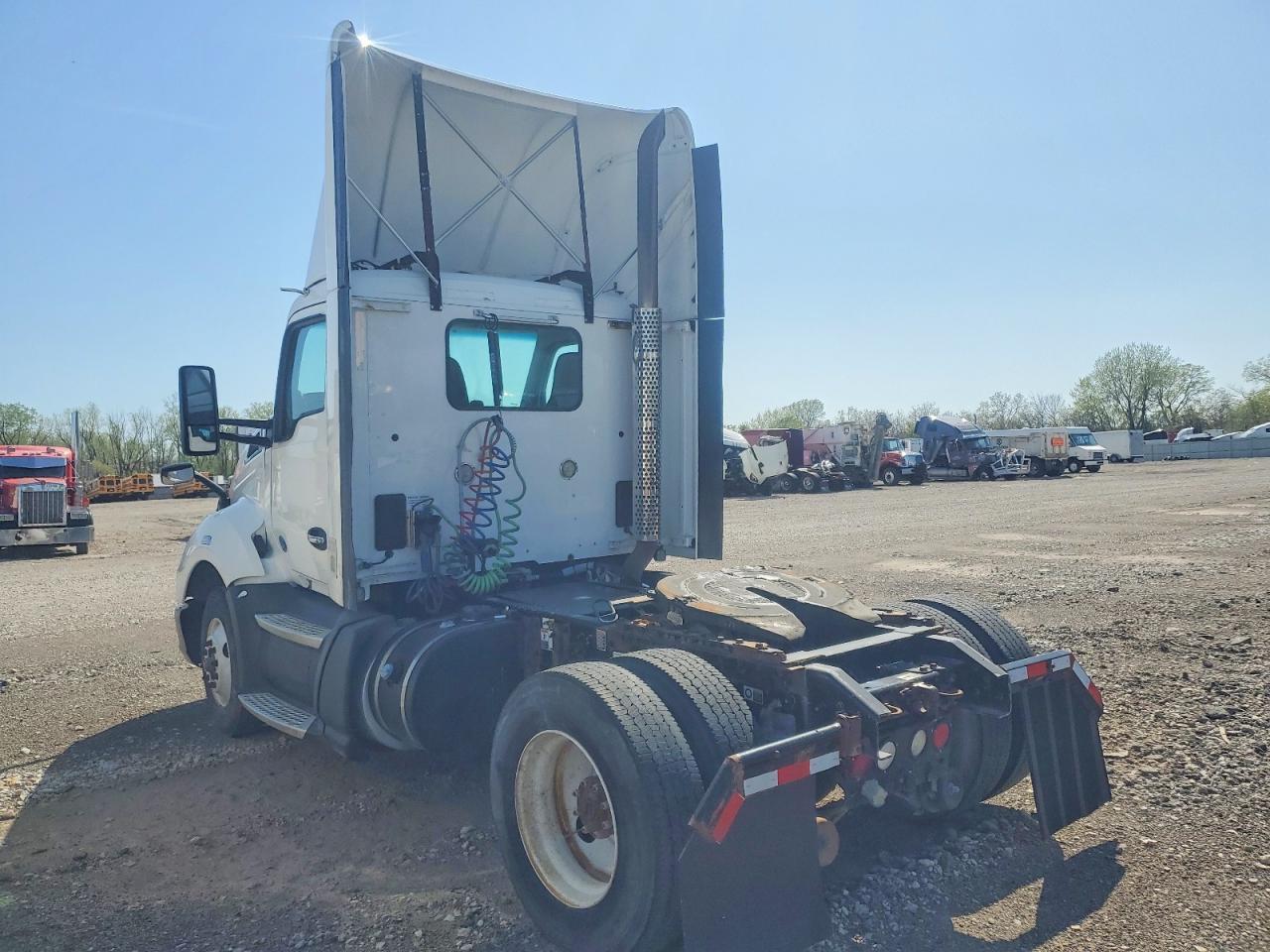 2016 Kenworth T680 Semi Truck