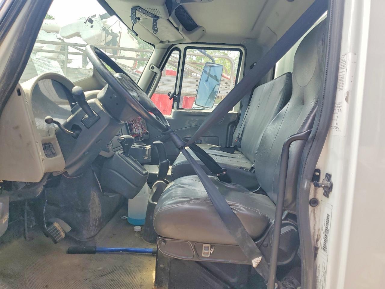 2013 International 4300 BOX Truck