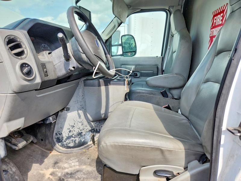 2013 Ford Econoline E350 Super Duty Cutaway Van