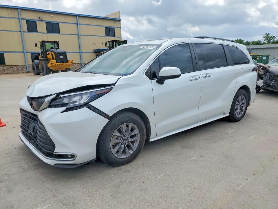 2022 Toyota Sienna xle
