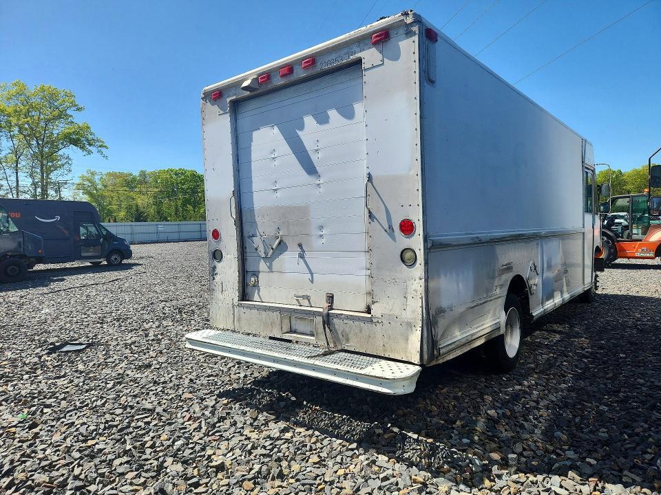 1999 Freightliner MT45G Delivery Truck