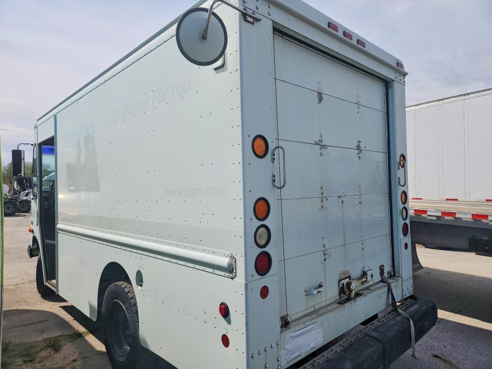 2001 Workhorse Custom Chassis 2002 Workhorse P42 Delivery Truck