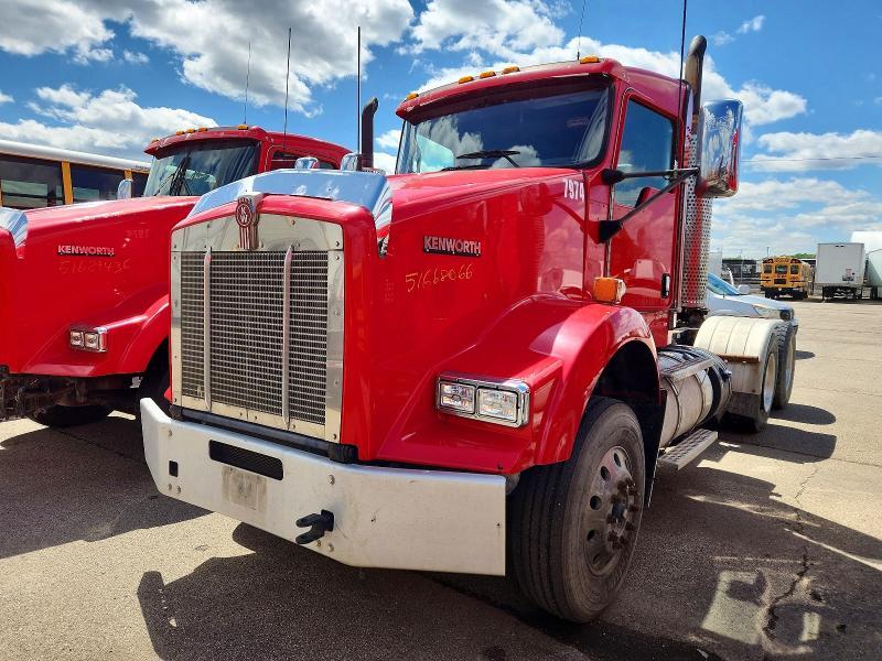 2014 Kenworth T800 Semi Truck