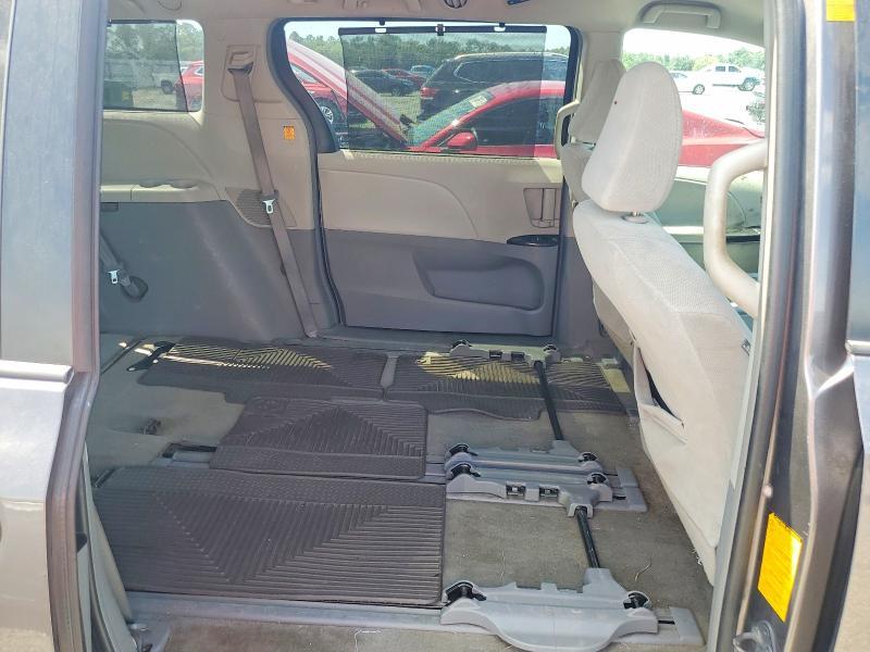 2013 Toyota Sienna le