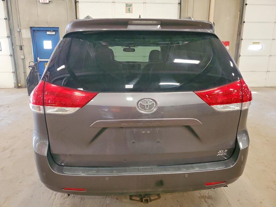 2011 Toyota Sienna xle 7-passenger
