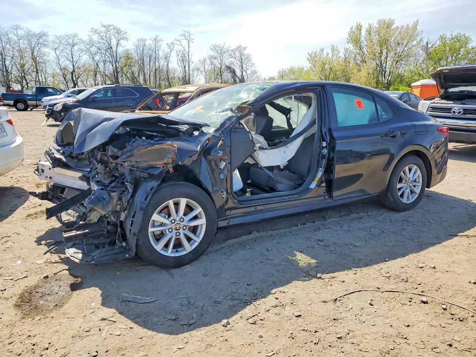 2025 Toyota Camry le