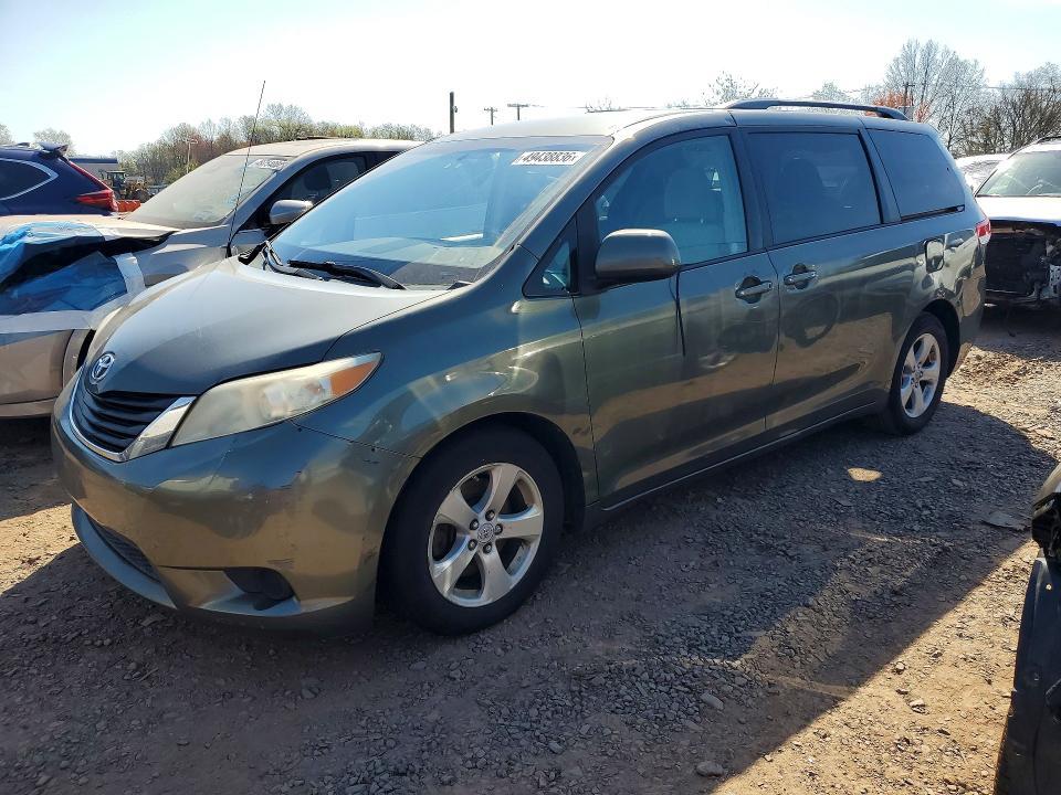 2011 Toyota Sienna le