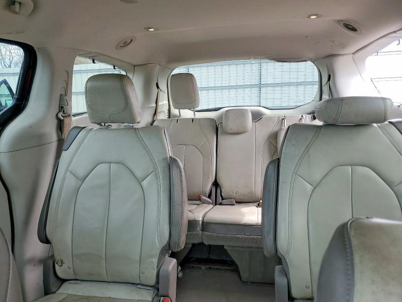 2017 Chrysler Pacifica Touring l