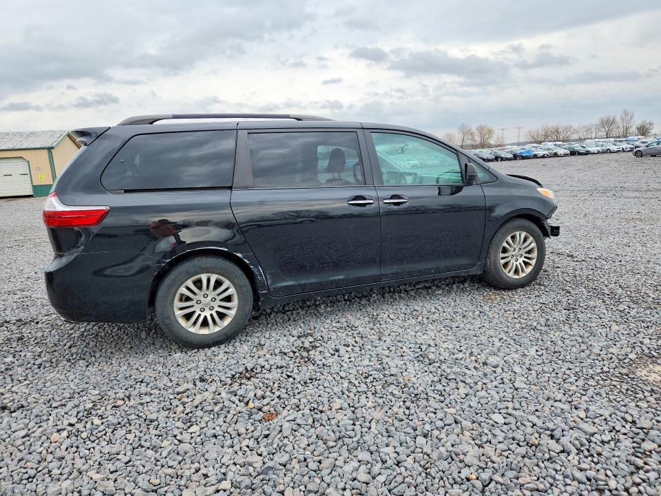 2015 Toyota Sienna xle 8-passenger