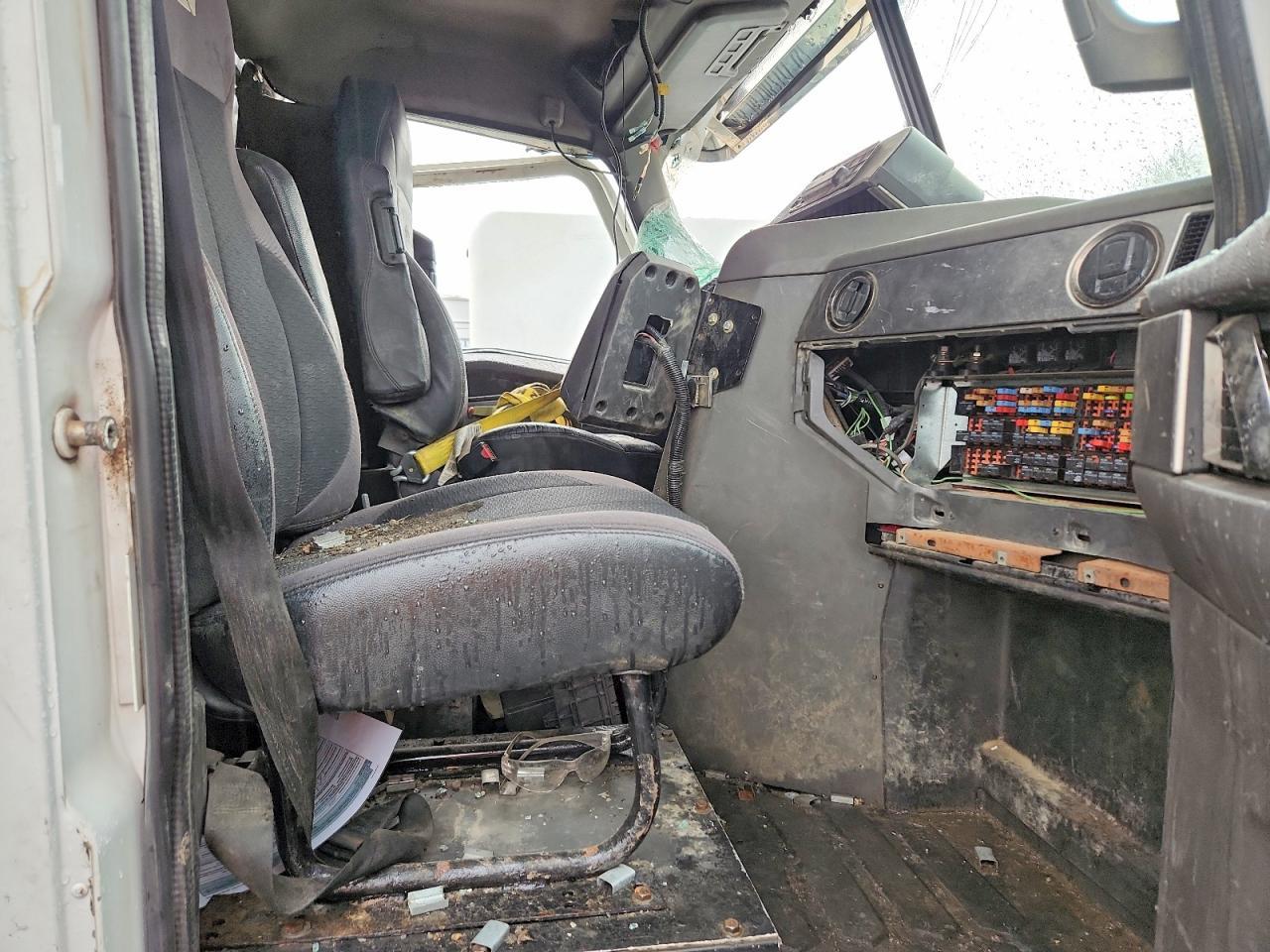 2015 Caterpillar CT660 Dump Truck