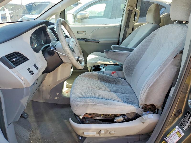 2011 Toyota Sienna le