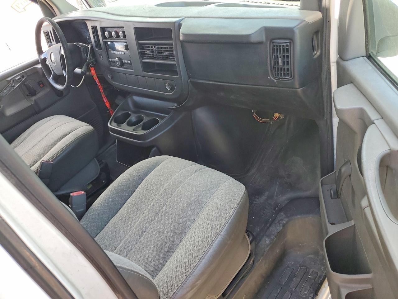 2009 Chevrolet Express BOX Truck