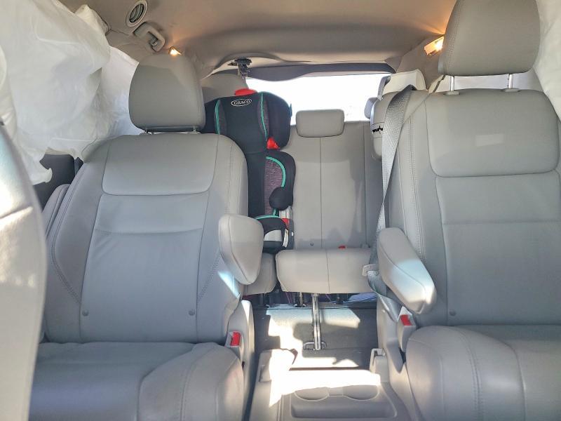 2015 Toyota Sienna xle 8-passenger