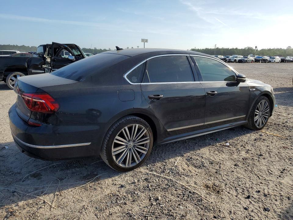 2017 Volkswagen Passat R-line