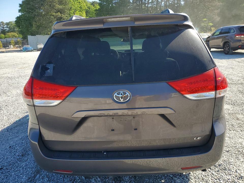 2012 Toyota Sienna le 8-passenger