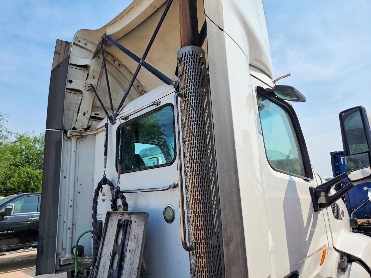 2017 Peterbilt 579 Semi Truck