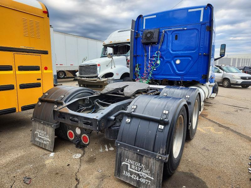 2020 Freigliner 2020 Freightliner Cascadia 126 Semi Truck