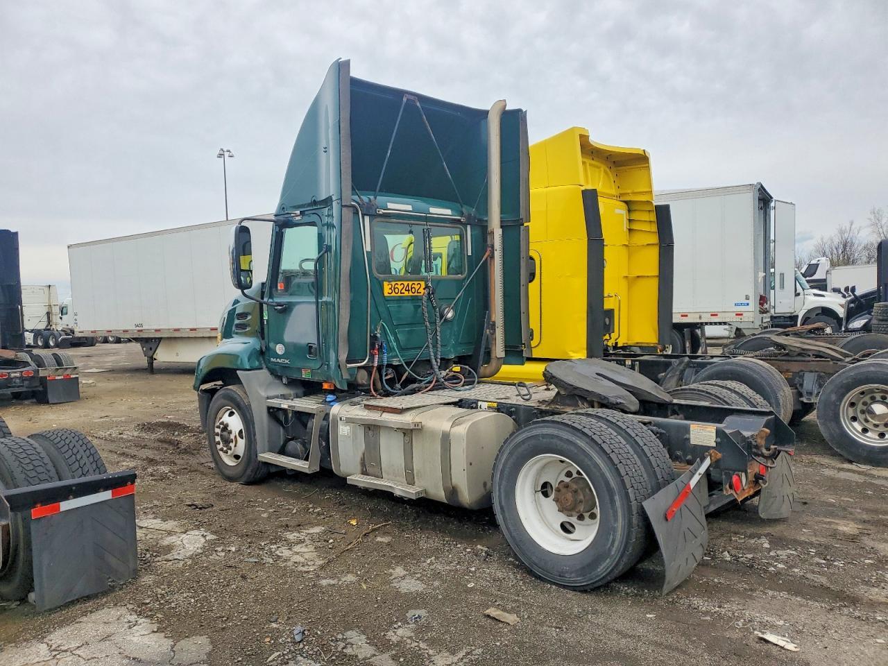 2017 Mack CXU612 Semi Truck