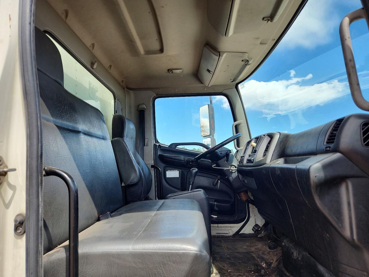 2013 Hino 258/268 BOX Truck