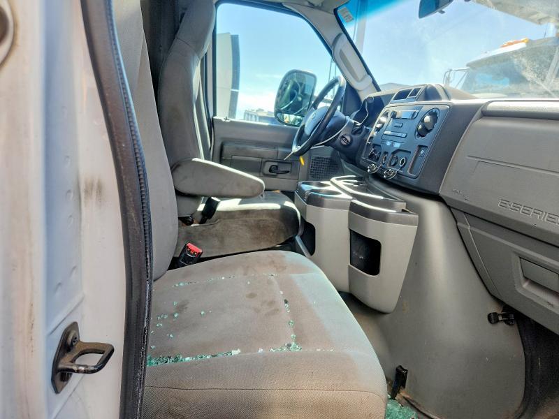 2015 Ford E350 BOX Truck