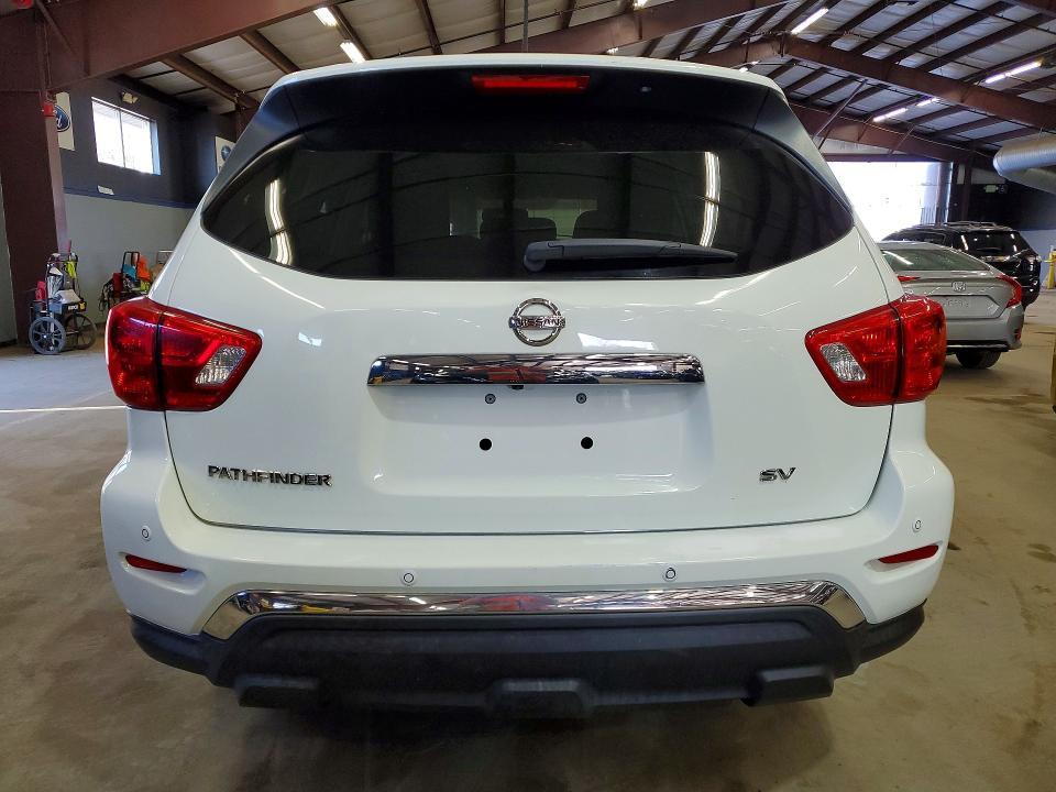 2017 Nissan Pathfinder sv