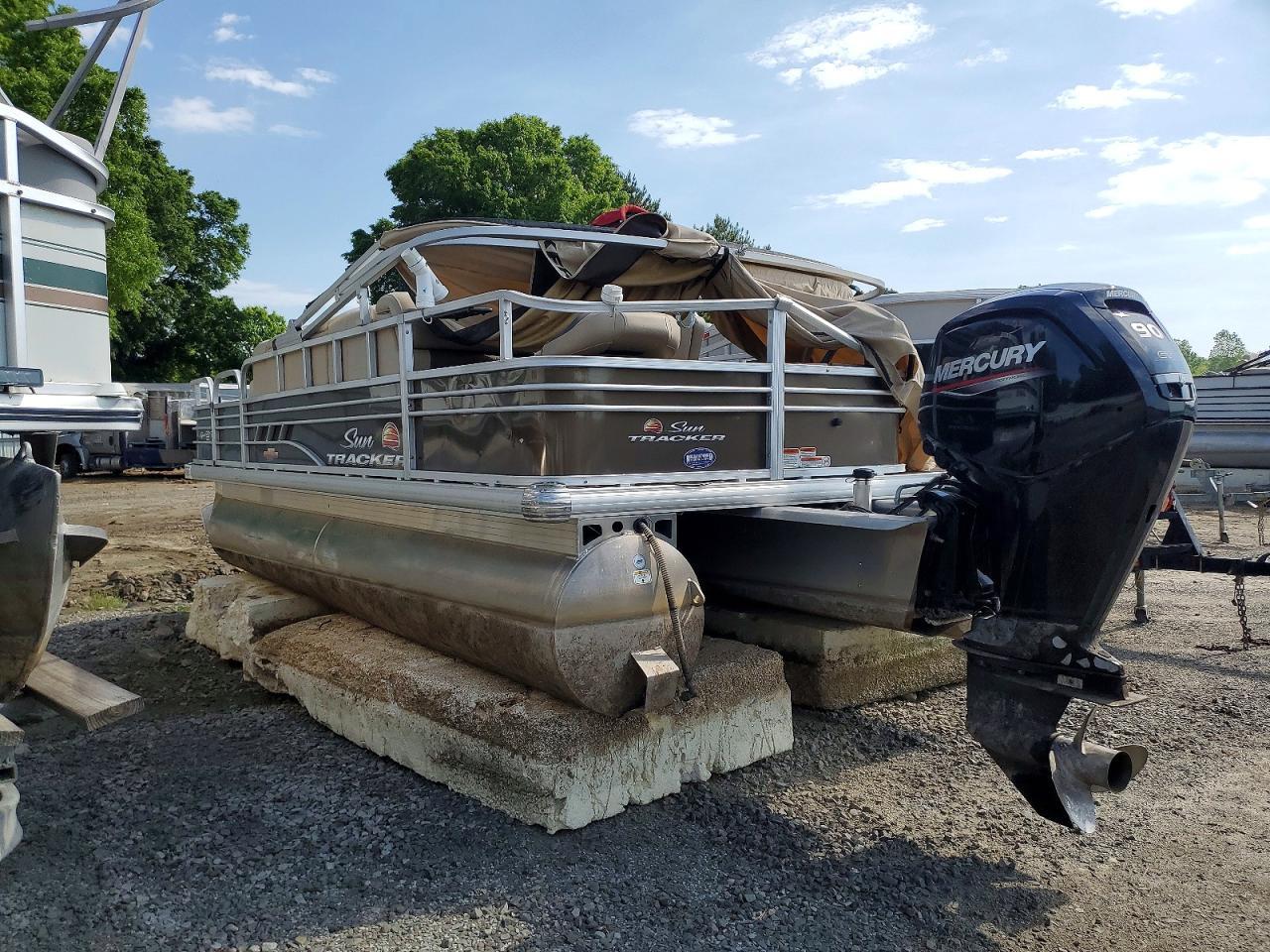2023 Sun Tracker Boat