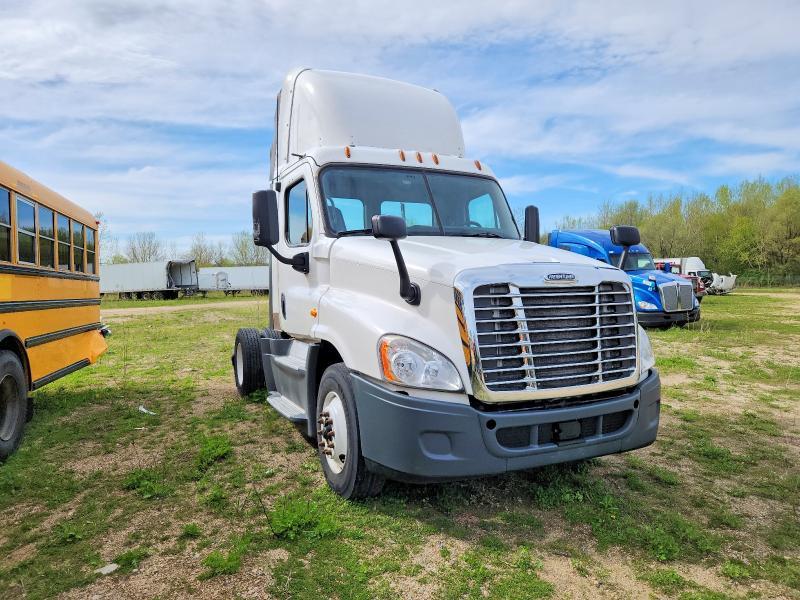 2016 Freightliner Cascadia 125 Semi Truck