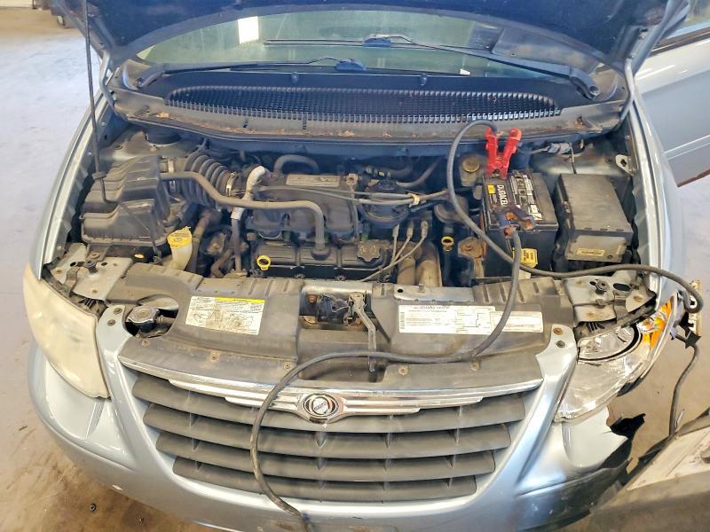 2005 Chrysler Town & Country lx
