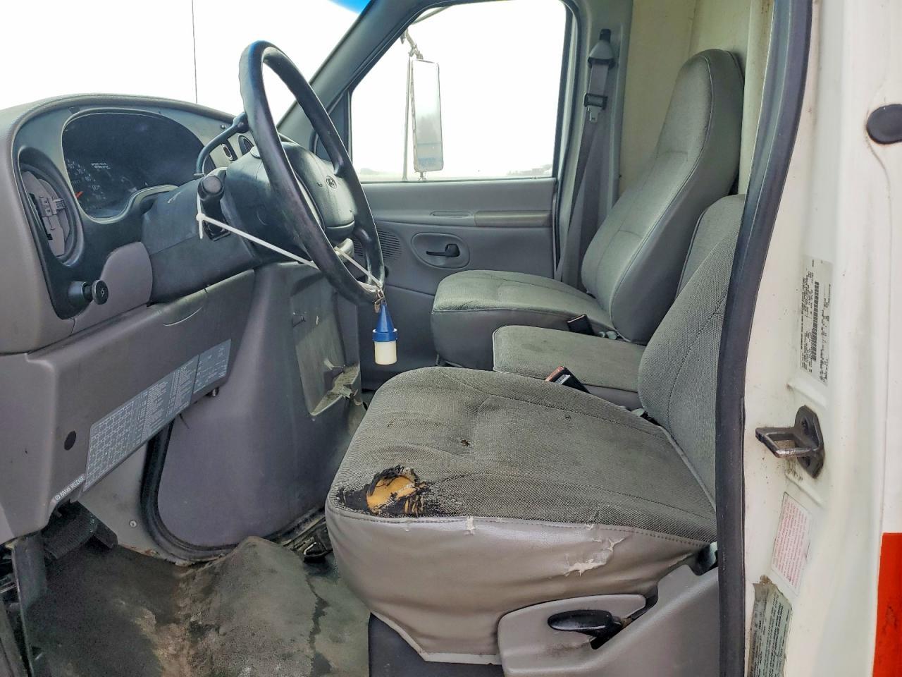 2000 Ford Econoline E350 Super Duty Cutaway Van