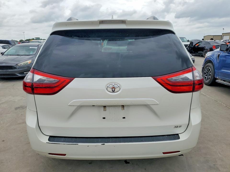 2020 Toyota Sienna xle 8-passenger