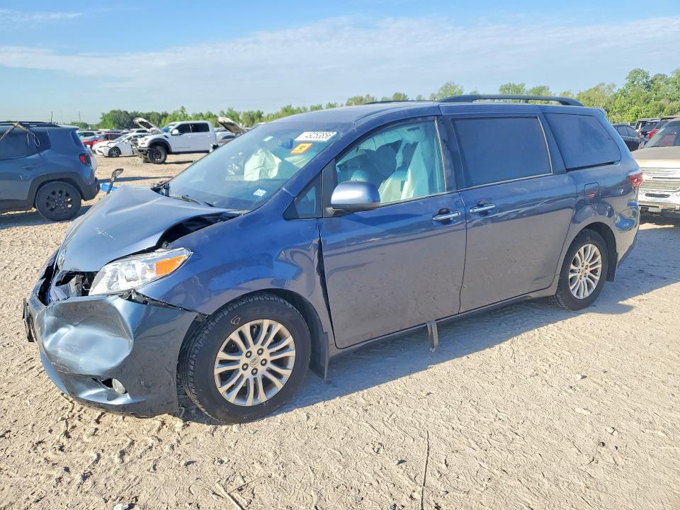 2015 Toyota Sienna xle 8-passenger