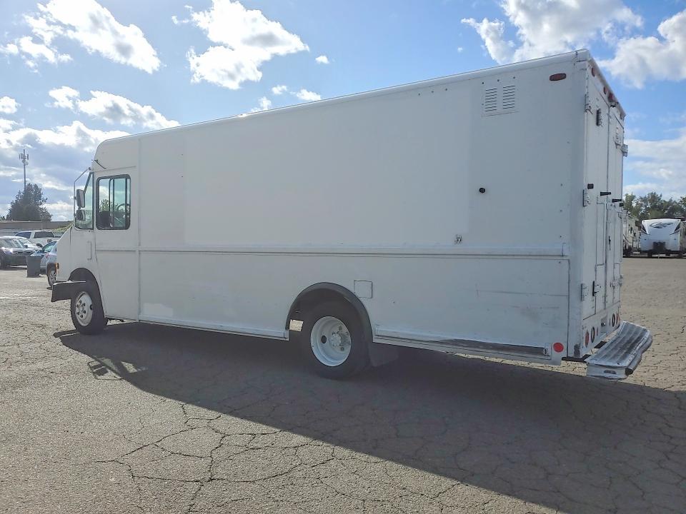 2005 Freightliner MT45G Delivery Truck