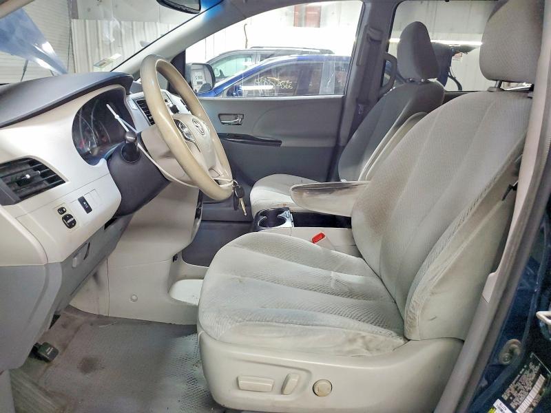 2011 Toyota Sienna le 8-passenger