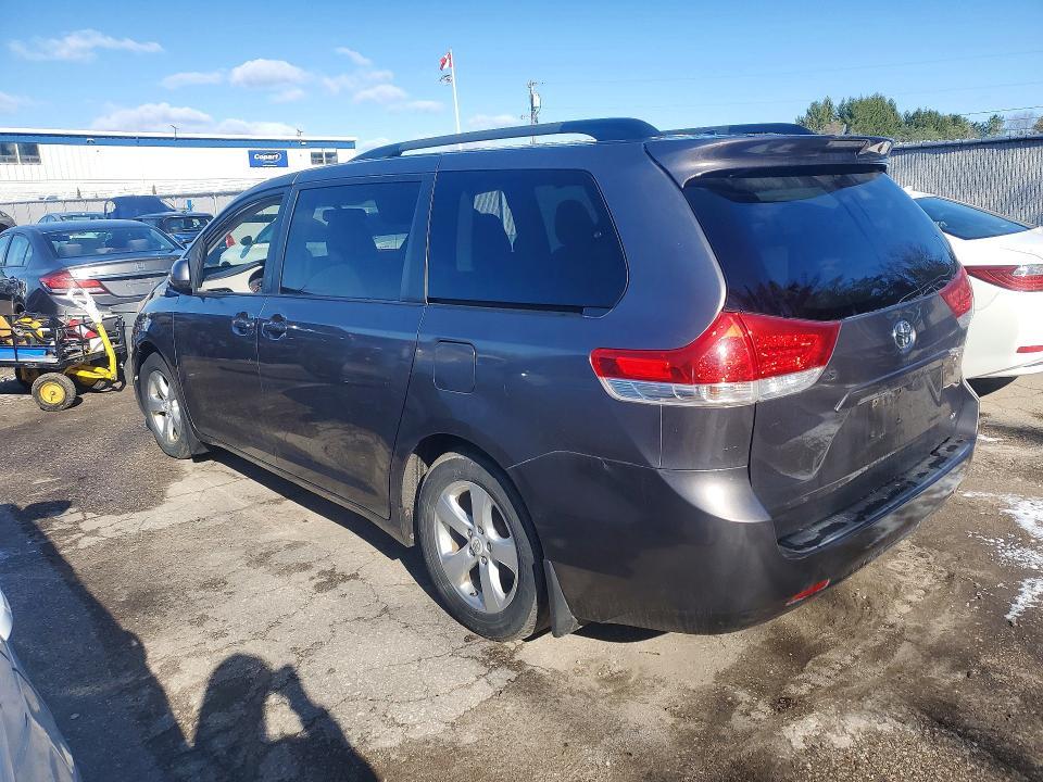 2012 Toyota Sienna le