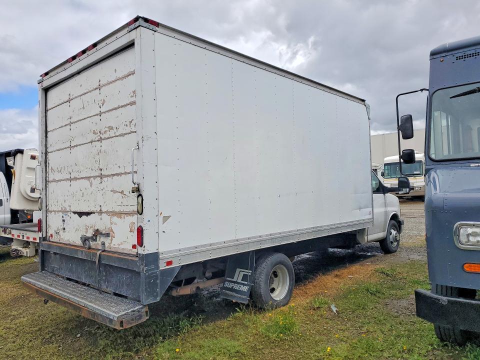 2013 Chevrolet Express box Truck