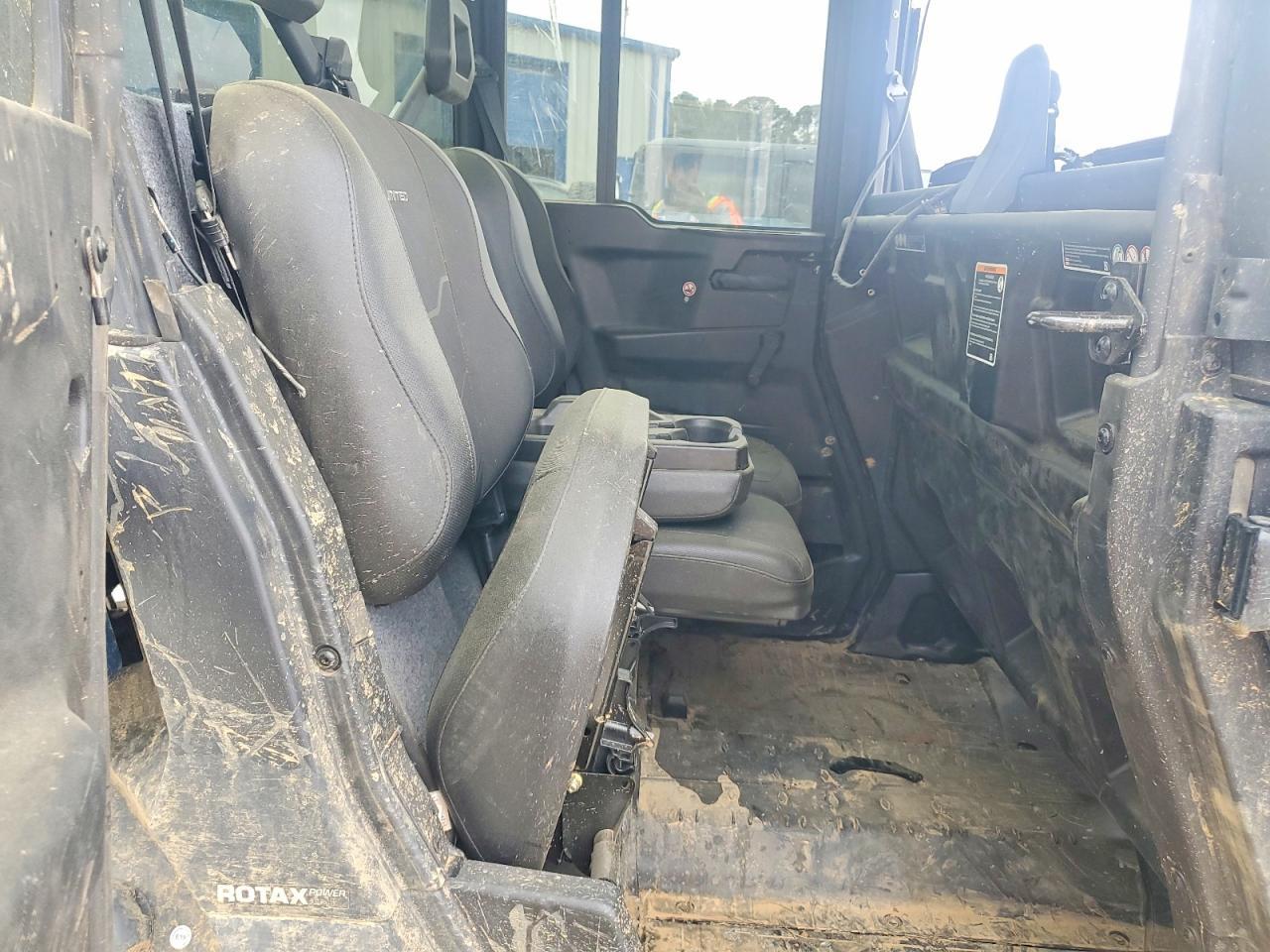 2025 Can-Am Defender Utility Vehicle