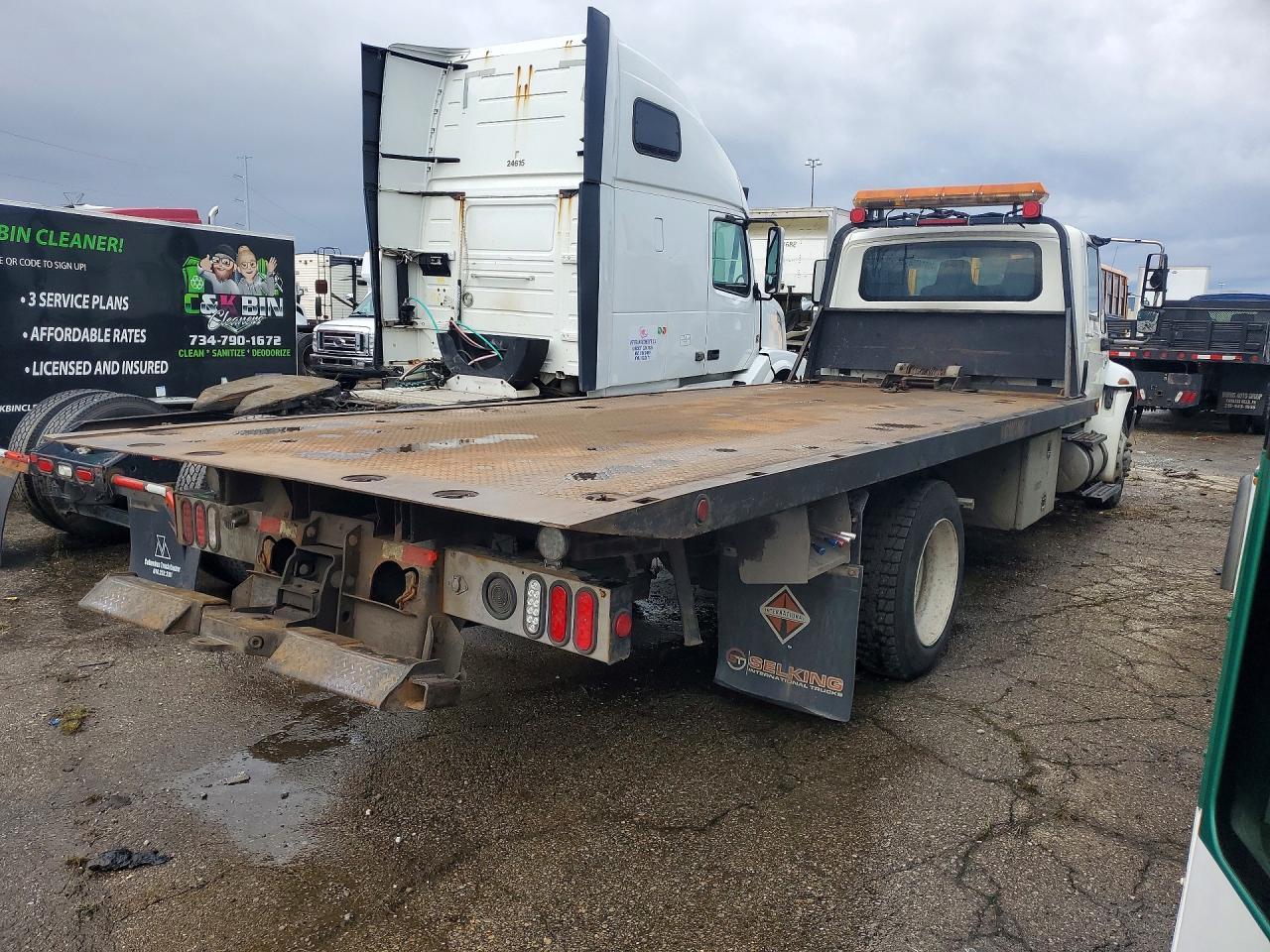 2007 International 4300 Rollback Truck