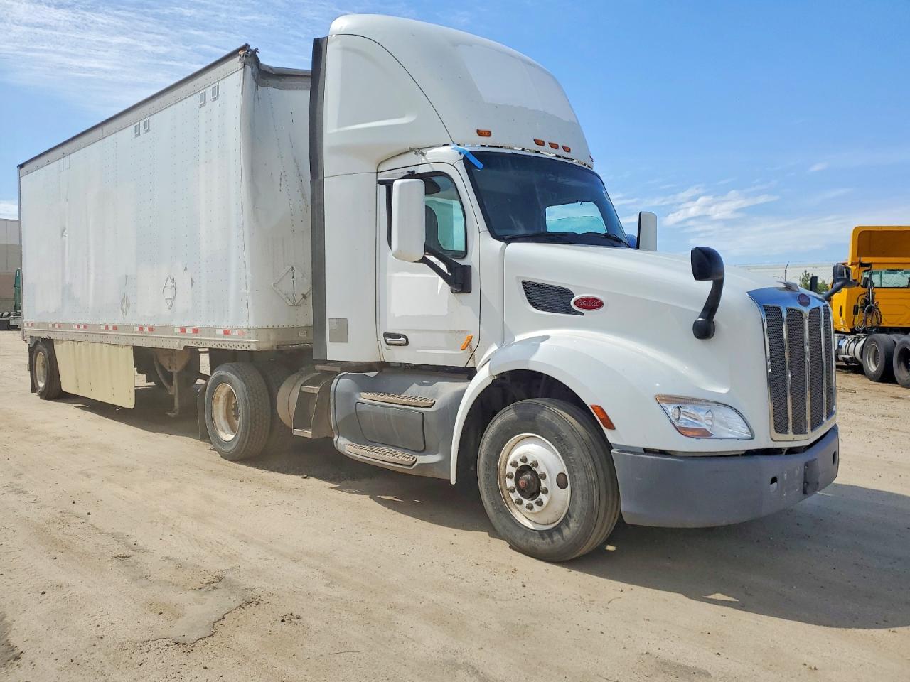 2017 Peterbilt 579 Semi Truck