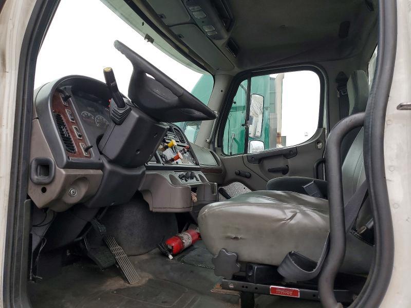 2009 Freigliner 2009 Freightliner Business Class M2 Semi Truck