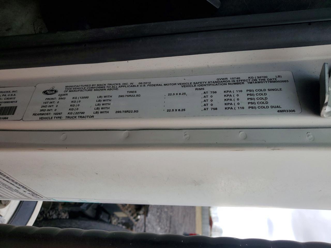 2011 Mack CXU612 Semi Truck