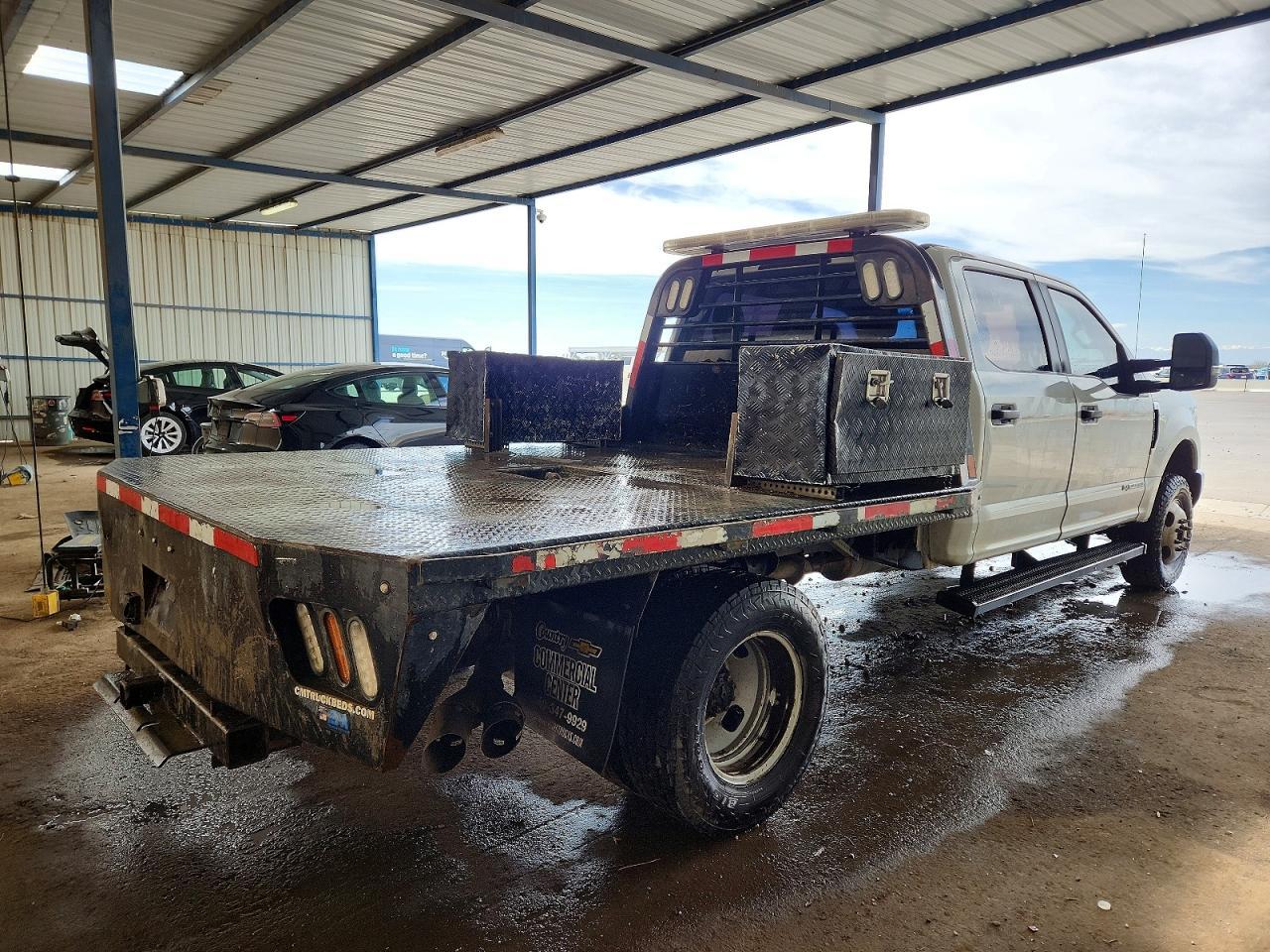 2019 Ford F350 Super Duty Flatbed Truck