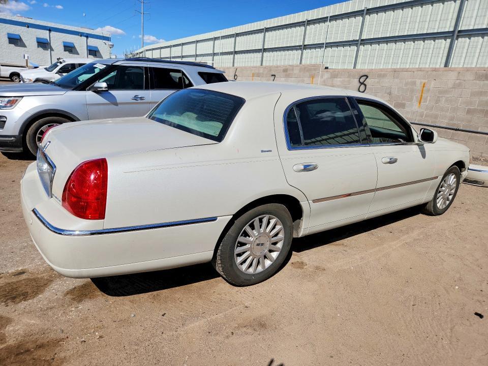 2004 Lincoln Town car Ultimate