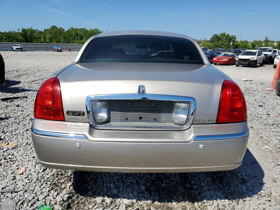 2003 Lincoln Town car Signature