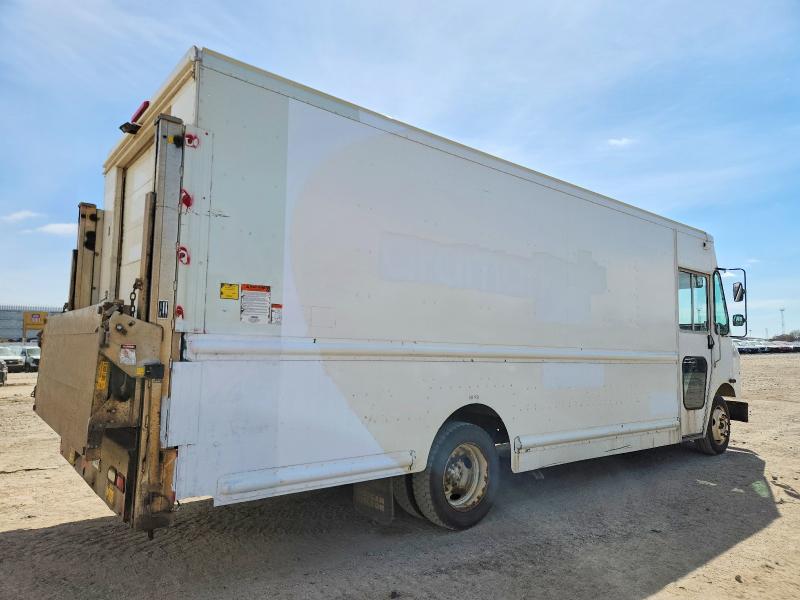 2010 Freightliner MT45G Chassis Delivery Truck