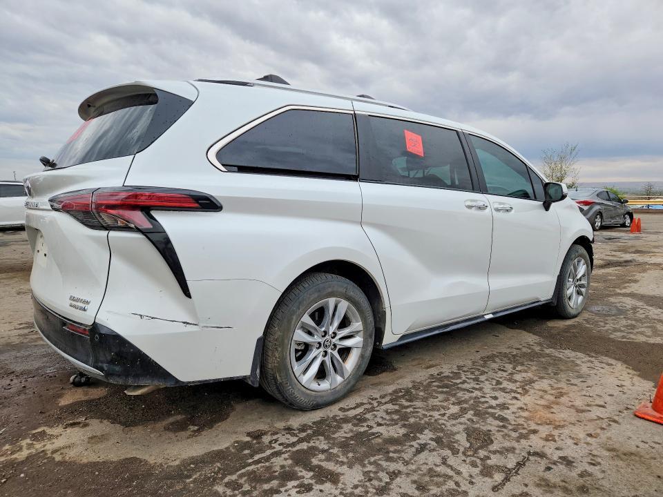2024 Toyota Sienna Limited 7-passenger
