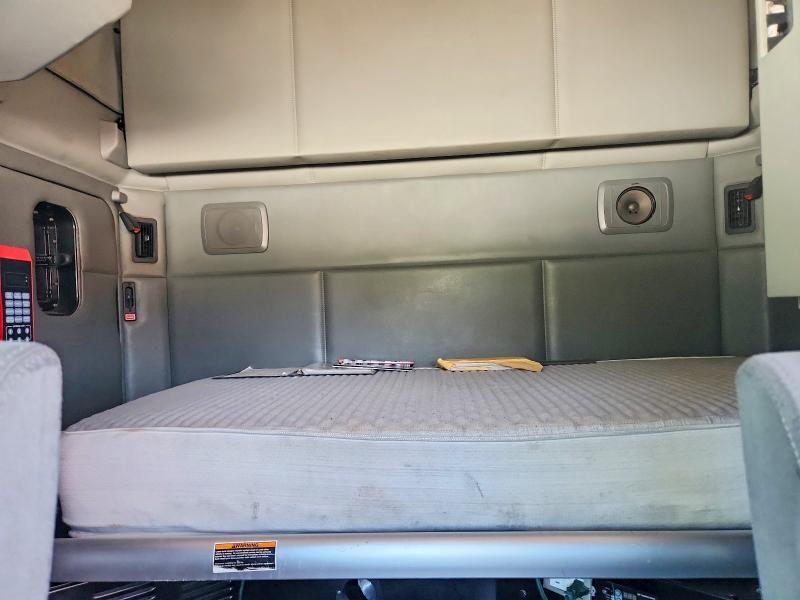 2014 Kenworth T680 Semi Truck