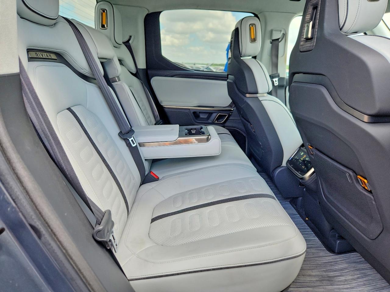 2022 Rivian R1T Adventure