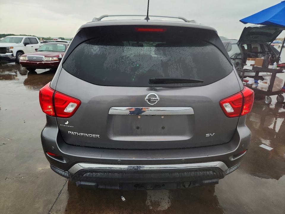 2017 Nissan Pathfinder sv