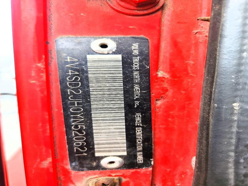 2000 Volvo ACL Semi Truck